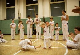Capoeira Kreis mit Kindern