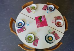 FOTO: Bukurije Zendeli Gedeckter Mittagstisch!