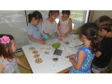 Jeder darf sein eigenes Gebäck formen, Foto von Ingrid Vordermaier