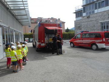 Wir dürfen mit dem Schlauch spritzen, Foto von Ingrid Vordermaier