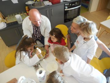 Alle helfen mit, Foto von Ingrid Vordermaier