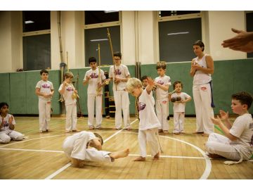 Capoeira Kreis mit Kindern