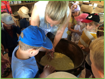 Einen Frischkäse selber machen. Foto: Anna Wimmer