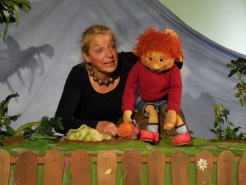 Fritzi im Gemüsegarten.