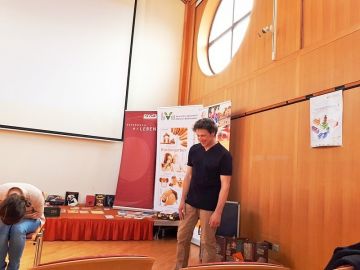 Die Geburt eines Clowns (Foto: Maud Bukovics)