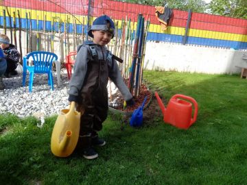 Fleißige Helfer Frühling im Naschgarten