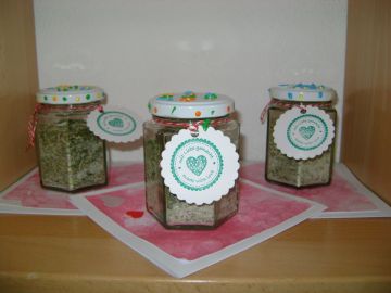 selbstgemachtes Kräutersalz als Muttertagsgeschenk