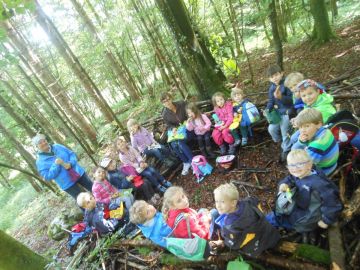 Jause auf dem Waldsofa