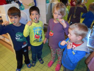 Avolina, Brigitte und die Trinkoase im Kindergarten Neue Heimat