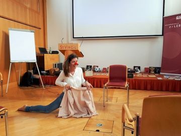 Erst das rechte Bein, dann das linke (Foto: Maud Bukovics)