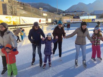 Eltern-Kind-Nachmittag am Eislaufplatz mit dem Kindergarten Neue Heimat!