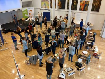 Bewegter Einstieg mit Bernhard Bayer/ Foto: Andrea Füreder AVOS