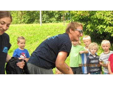 dann anziehen, kontrolieren/prüfen und...