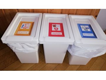 unsere Mülleimer Foto: Claudia Schwertl