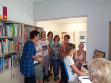 Rege Unterhaltung bei der Projektvorstellung mit den Projektkindergärten