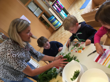 Wir machen uns eine Kräuterbutter. Foto: Barbara Reitsamer