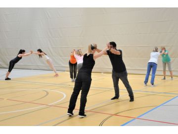 Raufen, ranggeln, Kräfte messen mit Armin Raderbauer; Foto: AVOS