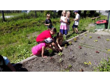 Alle helfen eifrig mit!